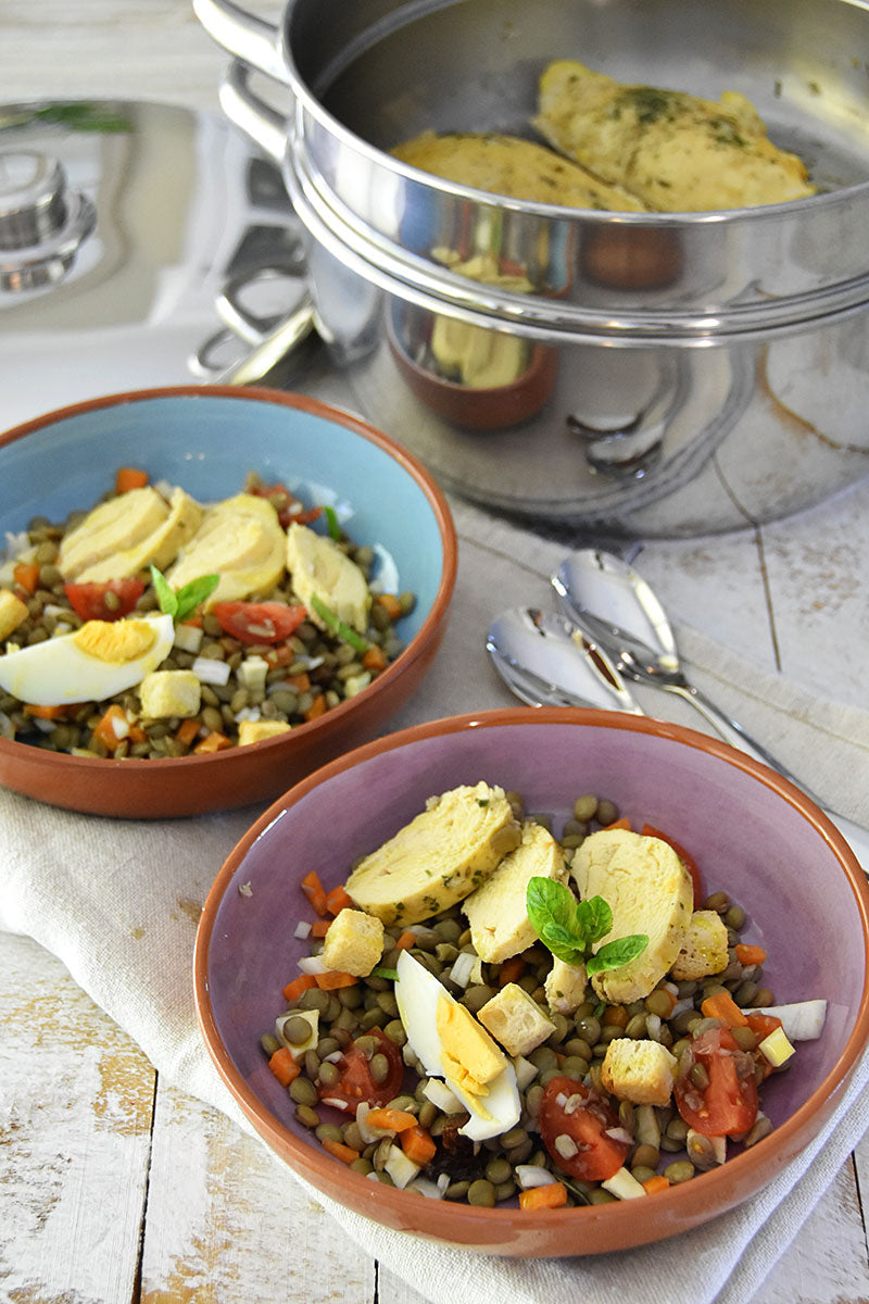 Lentil salad with cold steamed chicken