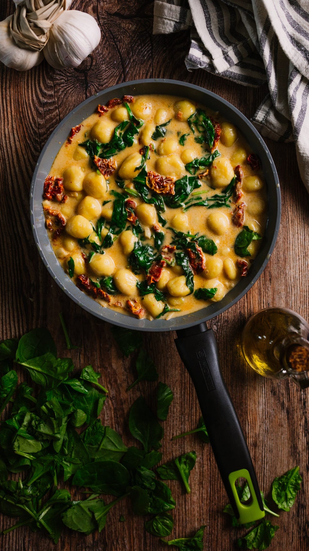 Gnocchi with spinach and sun-dried tomatoes