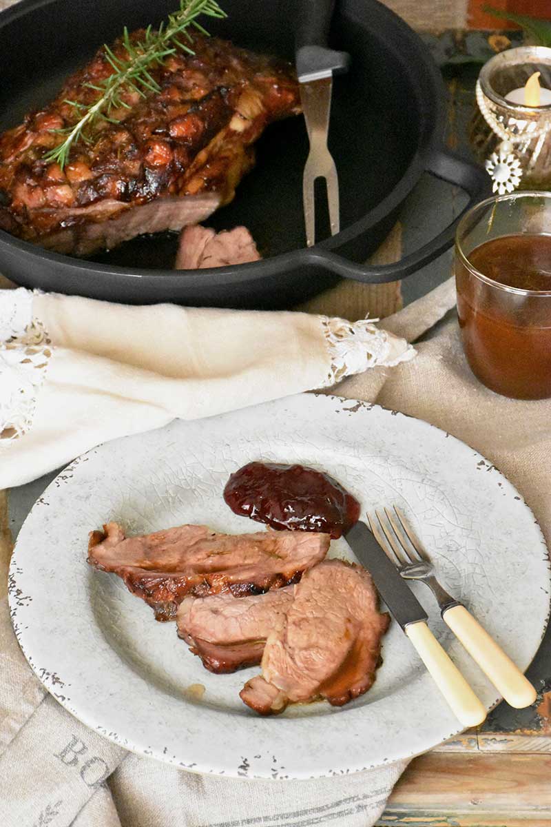 Spalla di prosciutto arrosto con salsa Martini