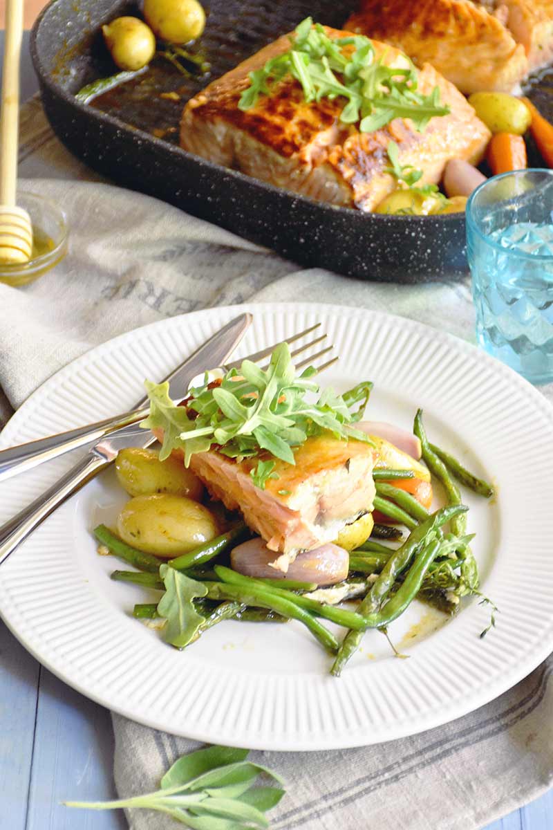Salmone norvegese alla piastra con verdure glassate