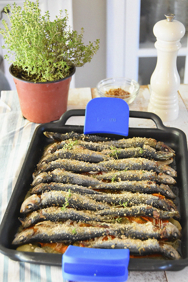 Sardine ripiene al forno su letto di patate