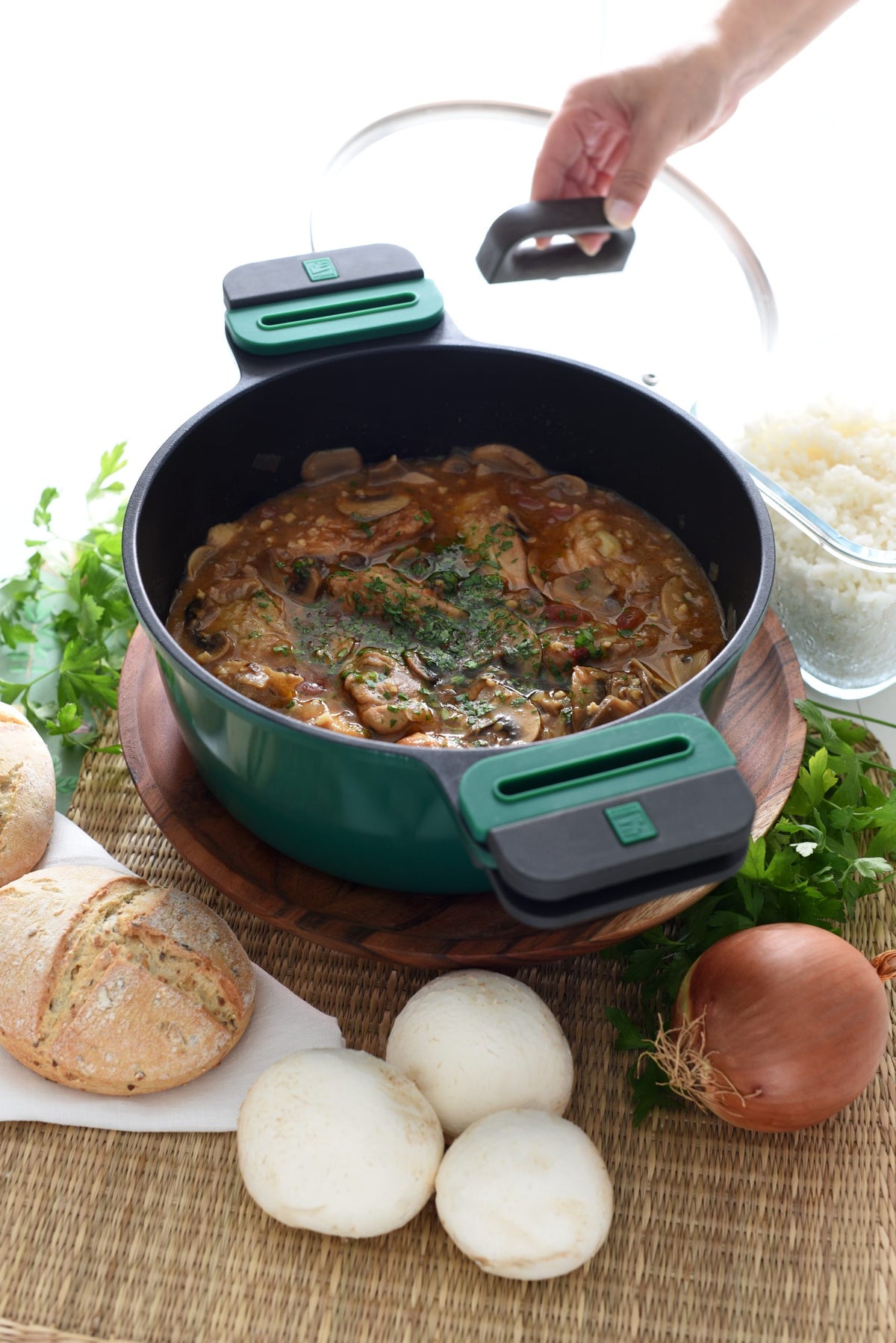 Fricandó di pollo con funghi e mandorle