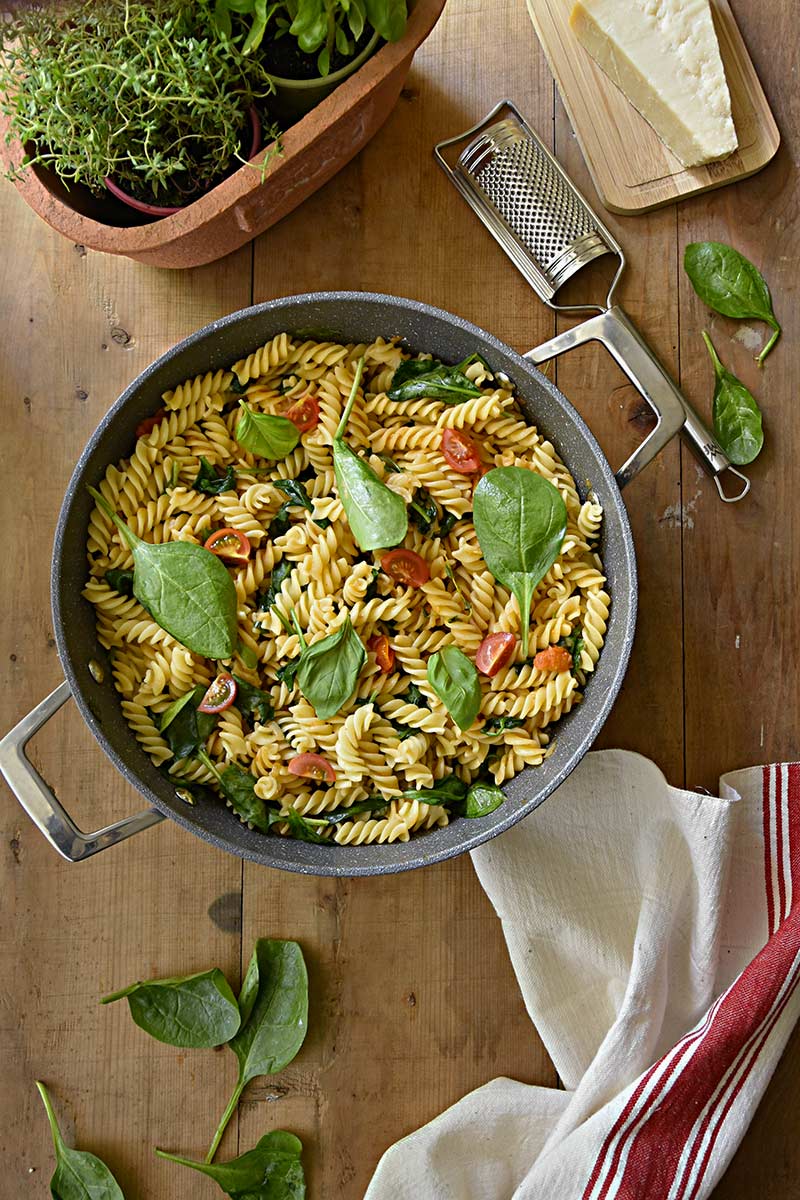 Pasta mit Spinat und Tomaten