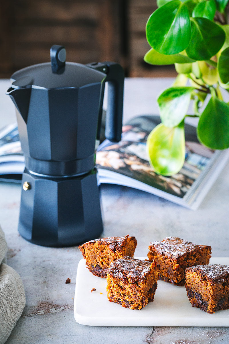Blondie con caffè