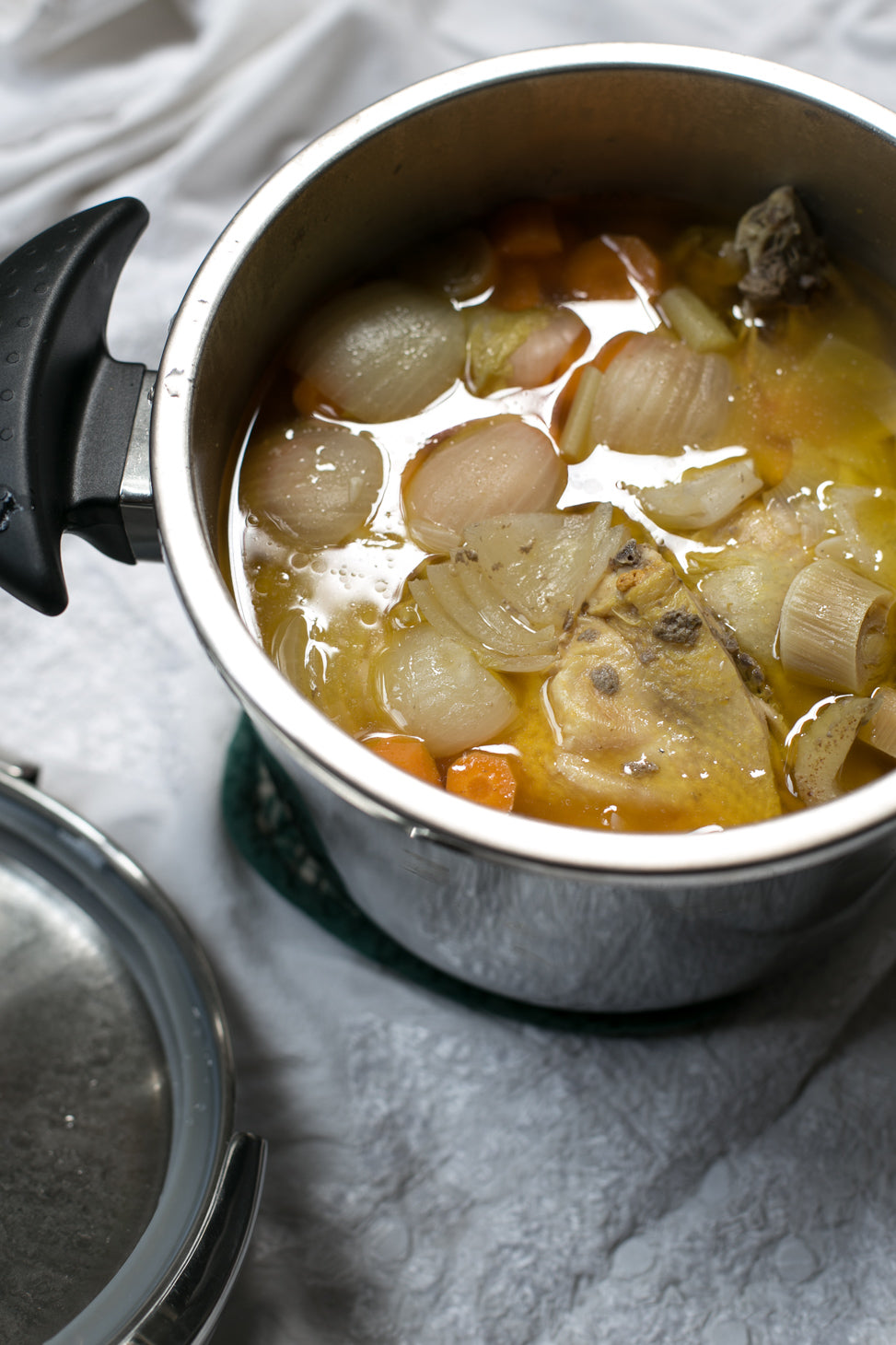 How to make chicken broth in a pressure cooker