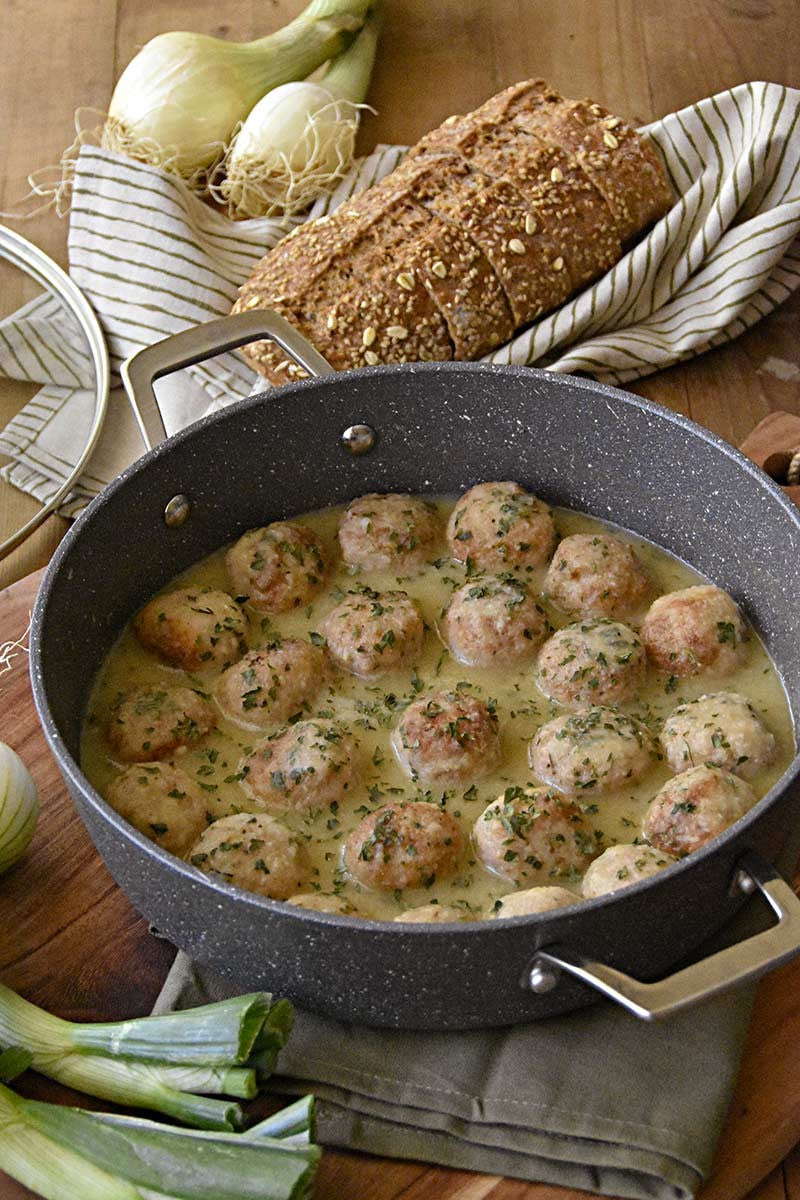 Hähnchenfrikadellen mit Apfelsauce